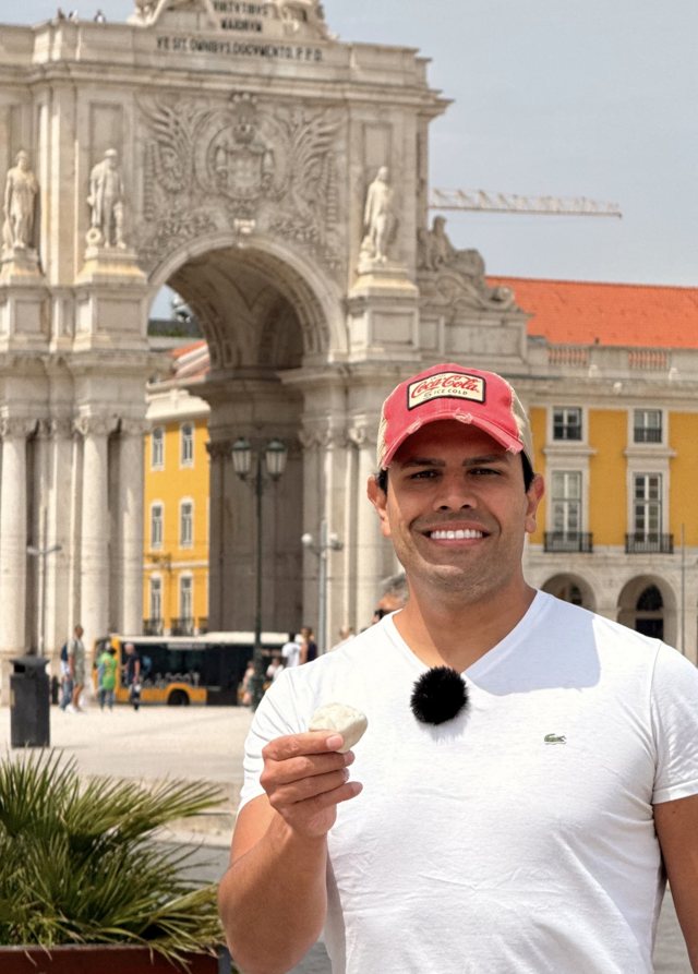 Daniel na Praça do Comércio, em Lisboa